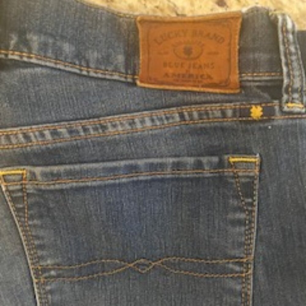 LUCKY CHARLIE FLARE SIZE 6/28 JEANS
